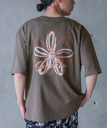 フラワー柄バックプリントクルーTシャツ