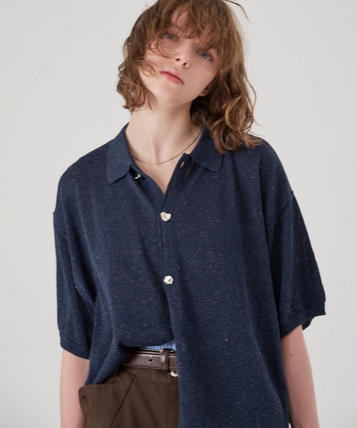 ONCILY(オンシェリー)の「SILVER BUTTON KNIT SHIRT CARDIGAN / シルバーボタンニットシャツカーディガン(シャツ/ブラウス・メンズ・チャコールグレー/ネイビー/ピンク/アイボリー・SMALL/LARGE/MEDIUM)」の3枚目の写真