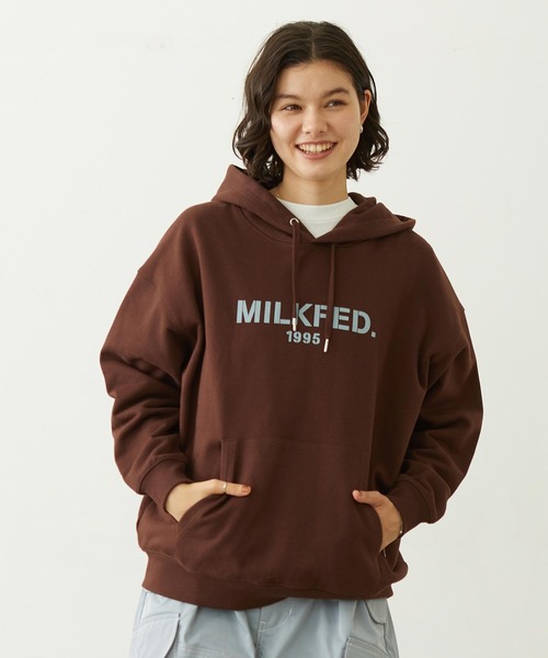 MILKFED.(ミルクフェド)の「STENCIL LOGO SWEAT HOODIE(パーカー・レディース・ブラウン/ブラック/オートミール・M/L)」の3枚目の写真