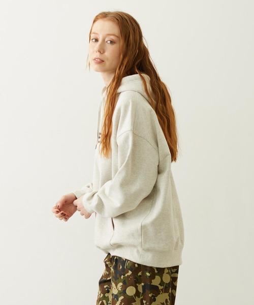 MILKFED.(ミルクフェド)の「STENCIL LOGO SWEAT HOODIE(パーカー・レディース・ブラウン/ブラック/オートミール・M/L)」の4枚目の写真