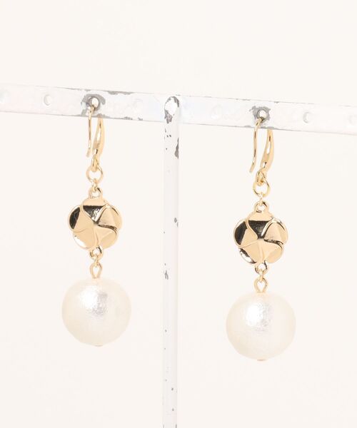 tone（トーン）の「【Le soleil】可愛らしいカメリアモチーフピアス(MA)（ピアス（両耳用）・レディース・ゴールド・FREE）」の4枚目の写真
