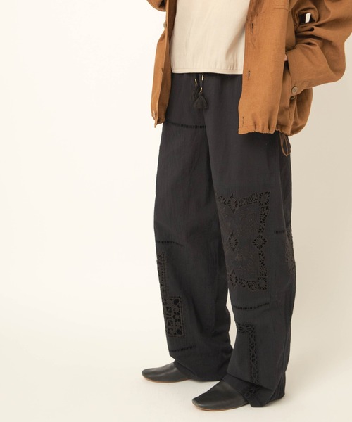 RNA-N(アールエヌエーエヌ)の「R4475 レースパッチワークパンツ(その他パンツ・レディース・キナリ/ブラック・FREE)」の1枚目の写真