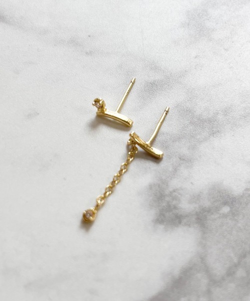 yu-ka（ユーカ）の「YU-KA:ミニアシンメトリーピアス Mini asymmetrical earrings（ピアス（両耳用）・レディース・ゴールド・FREE）」の2枚目の写真