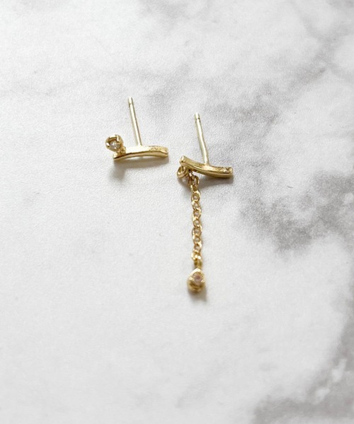 yu-ka（ユーカ）の「YU-KA:ミニアシンメトリーピアス Mini asymmetrical earrings（ピアス（両耳用）・レディース・ゴールド・FREE）」の3枚目の写真