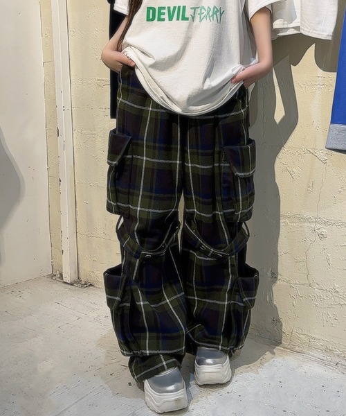 MILKBOY(ミルクボーイ)の「BONDAGE CARGO パンツ(カーゴパンツ・メンズ・B/A/C・FREE)」の4枚目の写真