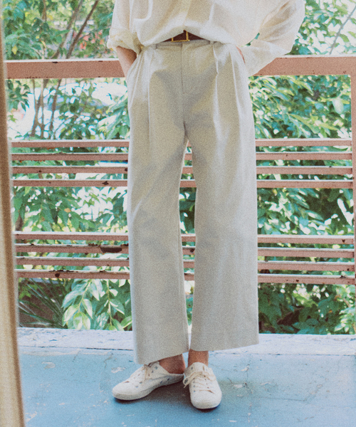 Spick & Span(スピックアンドスパン)の「Higuchi*S 2タックツイルパンツ(チノパンツ・レディース・ベージュ系その他/スカイブルー・38/36)」の1枚目の写真