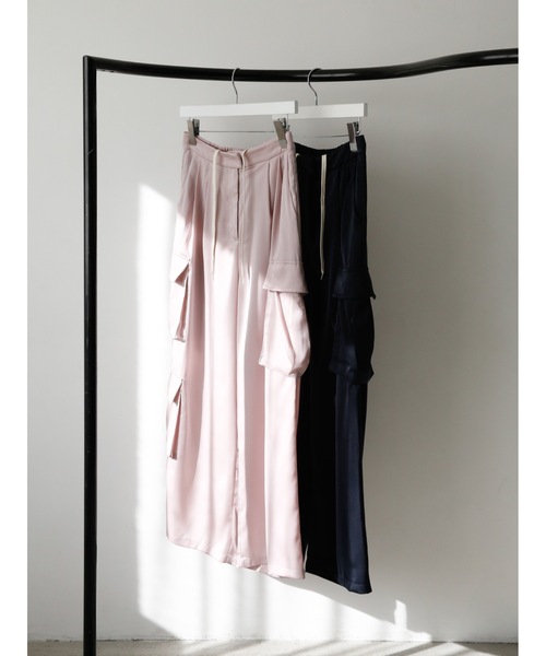 Katrin TOKYO（カトリーントーキョー）の「satin cargo slacks（カーゴパンツ・レディース・ピンク系/ネイビー・S/M/XS-Short/XS-Regular）」の3枚目の写真
