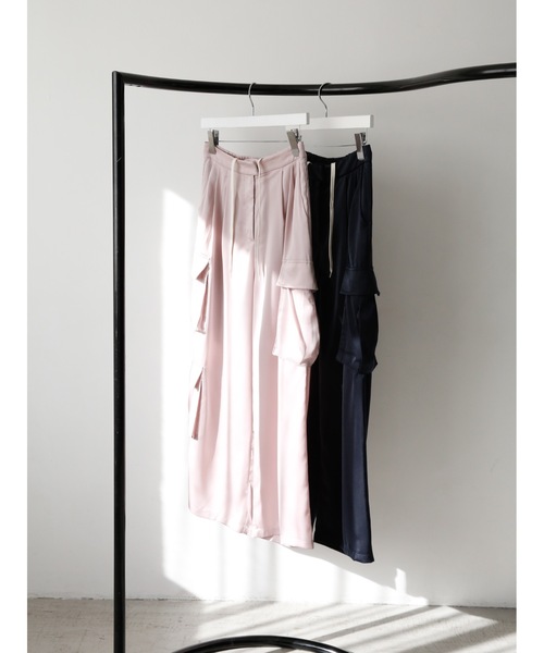 Katrin TOKYO（カトリーントーキョー）の「satin cargo slacks（カーゴパンツ・レディース・ピンク系/ネイビー・S/M/XS-Short/XS-Regular）」の4枚目の写真