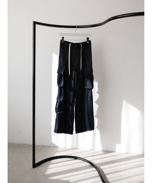 Katrin TOKYO（カトリーントーキョー）の「satin cargo slacks（カーゴパンツ・レディース・ピンク系/ネイビー・S/M/XS-Short/XS-Regular）」の7枚目の写真