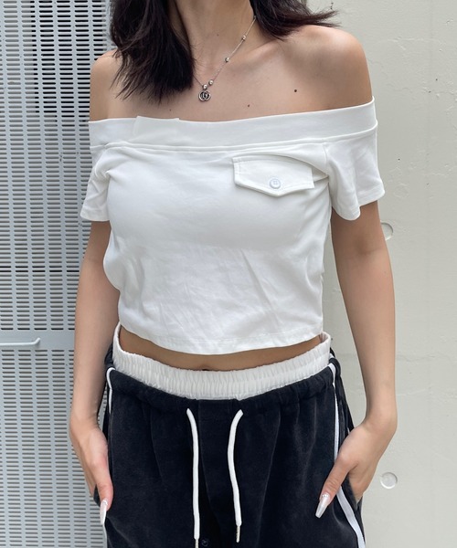 ROGER AND RAW（ロジャーアンドロウ）の「[カップ付き] オフショル半袖ショートトップス（Tシャツ/カットソー・レディース・ホワイト/ブラック/グレー/ライトカーキ・FREE）」の6枚目の写真