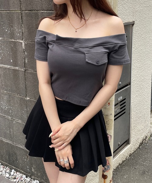 ROGER AND RAW（ロジャーアンドロウ）の「[カップ付き] オフショル半袖ショートトップス（Tシャツ/カットソー・レディース・ホワイト/ブラック/グレー/ライトカーキ・FREE）」の19枚目の写真