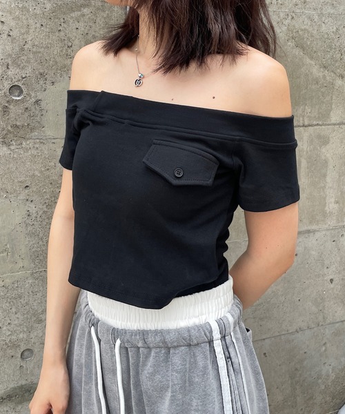 ROGER AND RAW（ロジャーアンドロウ）の「[カップ付き] オフショル半袖ショートトップス（Tシャツ/カットソー・レディース・ホワイト/ブラック/グレー/ライトカーキ・FREE）」の11枚目の写真