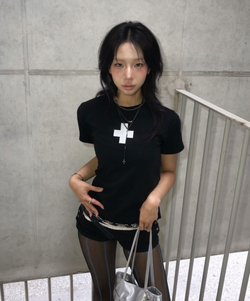 DURTの「PLUS CROP TEE (BLACK)(Tシャツ/カットソー・レディース・その他・OS)」の1枚目の写真