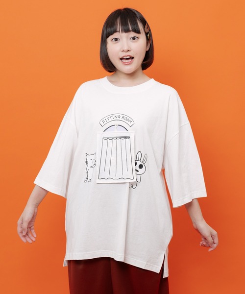 ScoLar Parity(スカラーパリティ)の「362132:試着室の秘密 お着替え中クマ柄Tシャツ(Tシャツ/カットソー・レディース・チャコールグレー/オフホワイト/パープル・M)」の2枚目の写真