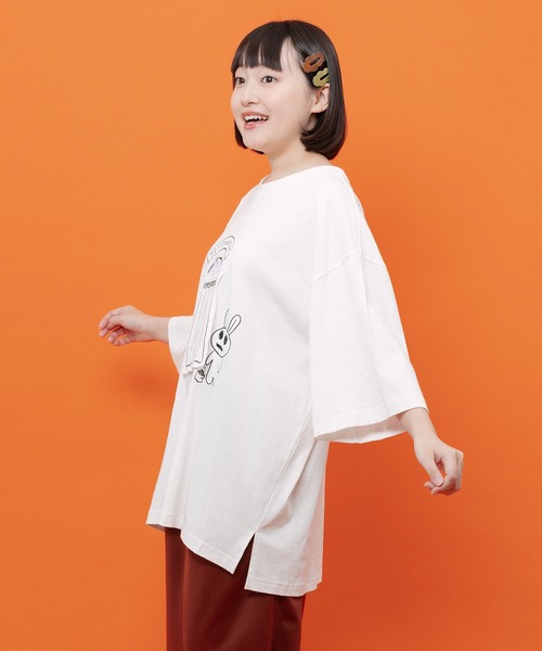 ScoLar Parity(スカラーパリティ)の「362132:試着室の秘密 お着替え中クマ柄Tシャツ(Tシャツ/カットソー・レディース・チャコールグレー/オフホワイト/パープル・M)」の6枚目の写真