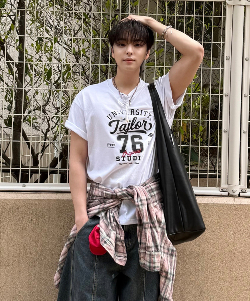 TAILOR STUDIO(テーラースタジオ)の「ユニバーシティ76グラフィックオーバーサイズ半袖Tシャツ(ホワイト)(Tシャツ/カットソー・レディース・その他・SMALL/MEDIUM/LARGE/X-LARGE/2XL)」の1枚目の写真