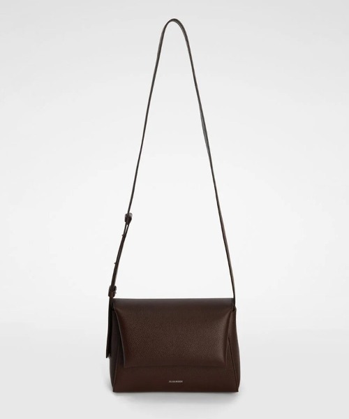 JIL SANDER(ジルサンダー)の「ENVELOPE MESSENGER SM W/ COMPARTMENTS(ショルダーバッグ・メンズ・ブラウン系・UNI)」の1枚目の写真
