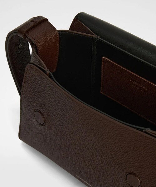 JIL SANDER(ジルサンダー)の「ENVELOPE MESSENGER SM W/ COMPARTMENTS(ショルダーバッグ・メンズ・ブラウン系・UNI)」の2枚目の写真
