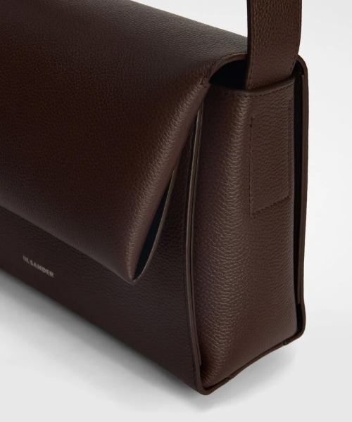JIL SANDER(ジルサンダー)の「ENVELOPE MESSENGER SM W/ COMPARTMENTS(ショルダーバッグ・メンズ・ブラウン系・UNI)」の3枚目の写真