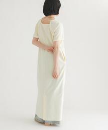 バックデザインカットワンピース