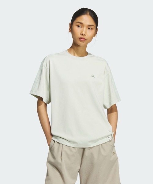 adidas(アディダス)の「エッセンシャルズ プラス スリーストライプス ルーズフィット半袖Tシャツ / アディダス adidas(Tシャツ/カットソー・レディース・グリーン・XX-LARGE/LARGE/X-SMALL/X-LARGE/MEDIUM/SMALL)」の1枚目の写真