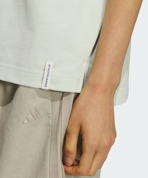 adidas(アディダス)の「エッセンシャルズ プラス スリーストライプス ルーズフィット半袖Tシャツ / アディダス adidas(Tシャツ/カットソー・レディース・グリーン・XX-LARGE/LARGE/X-SMALL/X-LARGE/MEDIUM/SMALL)」の4枚目の写真
