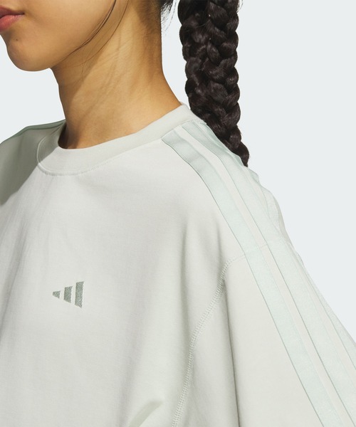 adidas(アディダス)の「エッセンシャルズ プラス スリーストライプス ルーズフィット半袖Tシャツ / アディダス adidas(Tシャツ/カットソー・レディース・グリーン・XX-LARGE/LARGE/X-SMALL/X-LARGE/MEDIUM/SMALL)」の5枚目の写真
