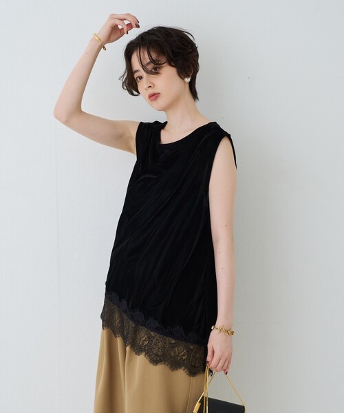 Rouge vif Anna(ルージュヴィフアンナ)の「シアーベロアノースリーブヘムレースカットソー(Tシャツ/カットソー・レディース・ブラック/ダークブラウン・フリー)」の4枚目の写真