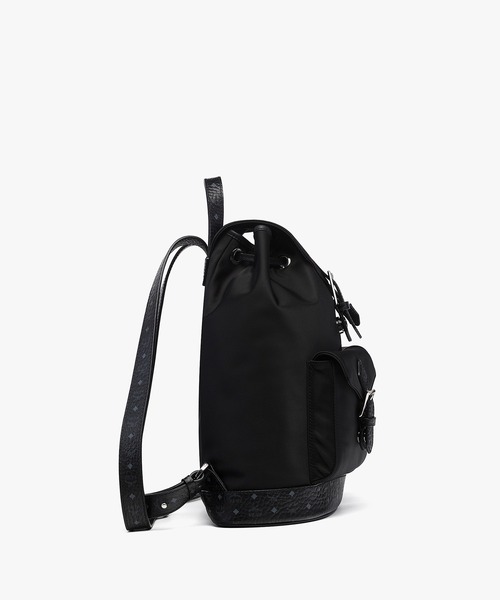 MCM(エムシーエム)の「Aren ドローストリング バックパック - ECONYL&レザー(ショルダーバッグ・レディース・ブラック・ONE SIZE)」の2枚目の写真