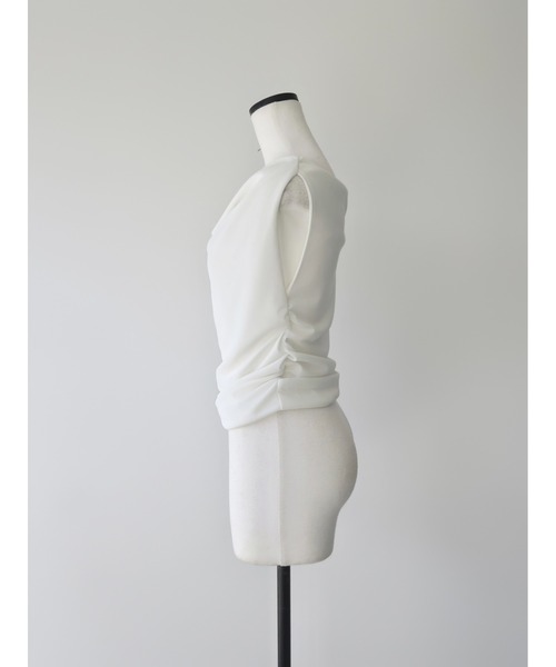 celon(セロン)の「fluid drape neck top(Tシャツ/カットソー・レディース・ブラック/アイボリー・FREE)」の3枚目の写真