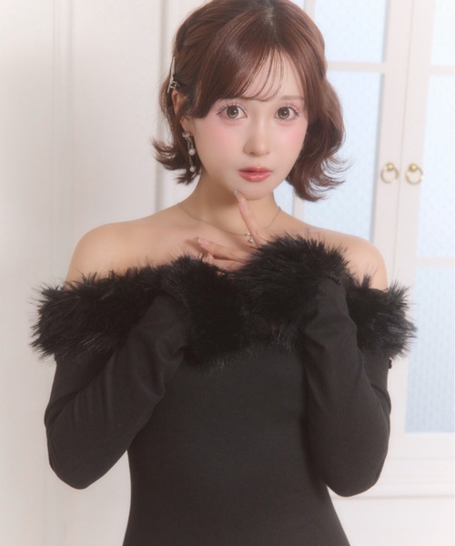 Mejoul（メジュール）の「【2026秋冬新作】ファー切替オフショルタイトミニワンピース（ワンピース・レディース・ブラック・F）」の5枚目の写真