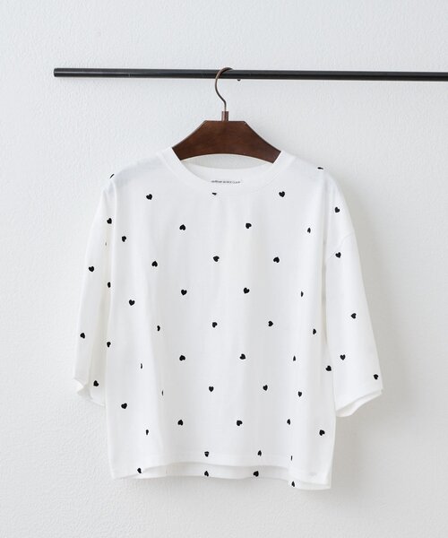 continuer de NICE CLAUP(コンティニューデナイスクラップ)の「お花&ハート総刺繍T(Tシャツ/カットソー・レディース・アイボリー/オフホワイト/ブラック・FREE)」の1枚目の写真