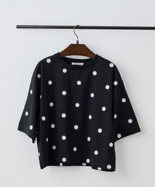 continuer de NICE CLAUP(コンティニューデナイスクラップ)の「お花&ハート総刺繍T(Tシャツ/カットソー・レディース・アイボリー/オフホワイト/ブラック・FREE)」の3枚目の写真