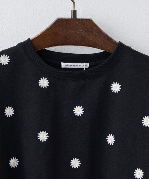 continuer de NICE CLAUP(コンティニューデナイスクラップ)の「お花&ハート総刺繍T(Tシャツ/カットソー・レディース・アイボリー/オフホワイト/ブラック・FREE)」の7枚目の写真