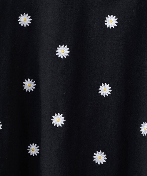 continuer de NICE CLAUP(コンティニューデナイスクラップ)の「お花&ハート総刺繍T(Tシャツ/カットソー・レディース・アイボリー/オフホワイト/ブラック・FREE)」の9枚目の写真