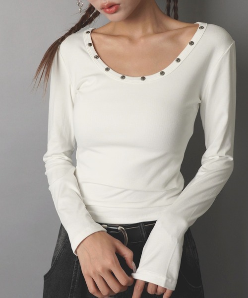 SPINNS(スピンズ)の「長袖カットソー/スタッズ/ストリート女子(Tシャツ/カットソー・レディース・オフホワイト/ボルドー/カーキ/ブラック・ONESIZE)」の16枚目の写真