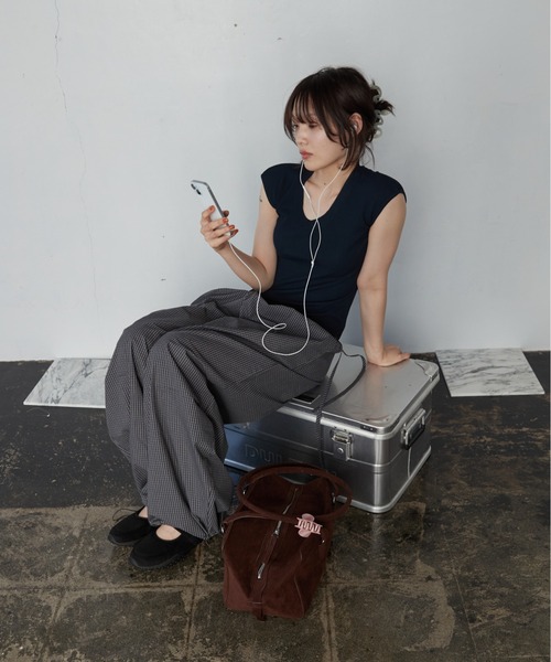 OFROOM(オフルーム)の「【2026秋冬新作】U-neck Rib Knit Top|Uネックリブニットトップス(ニット/セーター・レディース・チャコールグレー/ブラック/アイボリー/ネイビー/ブラウン・FREE)」の5枚目の写真