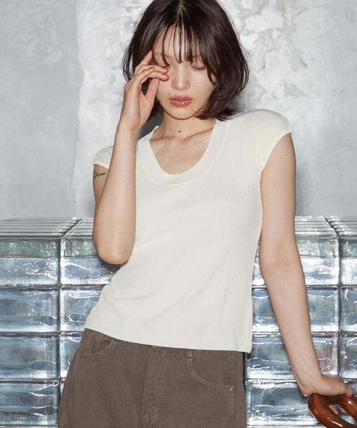 OFROOM(オフルーム)の「【2026秋冬新作】U-neck Rib Knit Top|Uネックリブニットトップス(ニット/セーター・レディース・チャコールグレー/ブラック/アイボリー/ネイビー/ブラウン・FREE)」の2枚目の写真