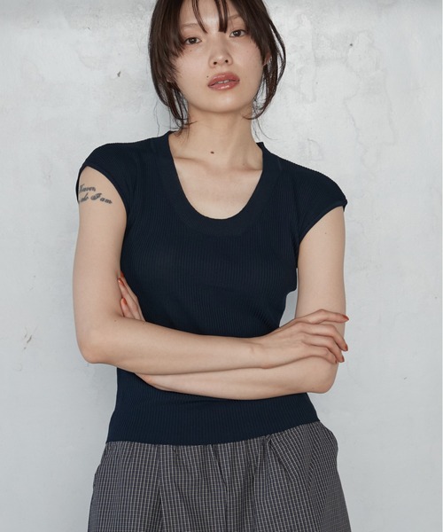 OFROOM(オフルーム)の「【2026秋冬新作】U-neck Rib Knit Top|Uネックリブニットトップス(ニット/セーター・レディース・チャコールグレー/ブラック/アイボリー/ネイビー/ブラウン・FREE)」の7枚目の写真