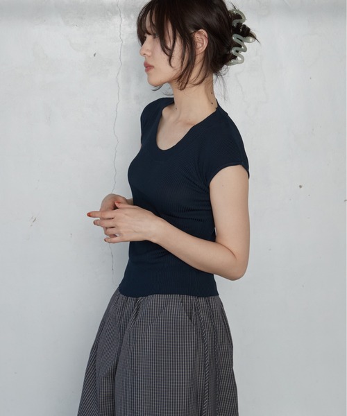 OFROOM(オフルーム)の「【2026秋冬新作】U-neck Rib Knit Top|Uネックリブニットトップス(ニット/セーター・レディース・チャコールグレー/ブラック/アイボリー/ネイビー/ブラウン・FREE)」の8枚目の写真