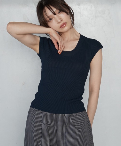 OFROOM(オフルーム)の「【2026秋冬新作】U-neck Rib Knit Top|Uネックリブニットトップス(ニット/セーター・レディース・チャコールグレー/ブラック/アイボリー/ネイビー/ブラウン・FREE)」の6枚目の写真