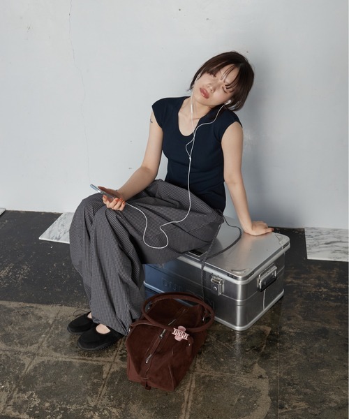 OFROOM(オフルーム)の「【2026秋冬新作】U-neck Rib Knit Top|Uネックリブニットトップス(ニット/セーター・レディース・チャコールグレー/ブラック/アイボリー/ネイビー/ブラウン・FREE)」の18枚目の写真