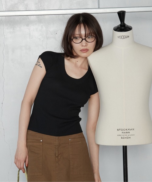 OFROOM(オフルーム)の「【2026秋冬新作】U-neck Rib Knit Top|Uネックリブニットトップス(ニット/セーター・レディース・チャコールグレー/ブラック/アイボリー/ネイビー/ブラウン・FREE)」の22枚目の写真