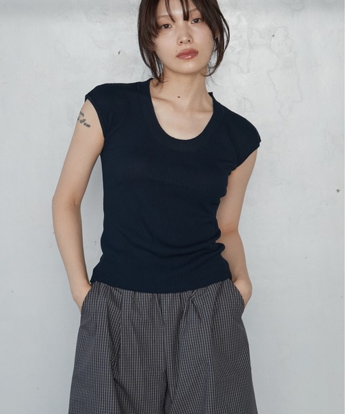 OFROOM(オフルーム)の「【2026秋冬新作】U-neck Rib Knit Top|Uネックリブニットトップス(ニット/セーター・レディース・チャコールグレー/ブラック/アイボリー/ネイビー/ブラウン・FREE)」の19枚目の写真