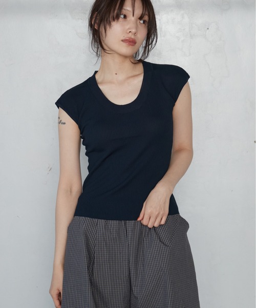 OFROOM(オフルーム)の「【2026秋冬新作】U-neck Rib Knit Top|Uネックリブニットトップス(ニット/セーター・レディース・チャコールグレー/ブラック/アイボリー/ネイビー/ブラウン・FREE)」の20枚目の写真