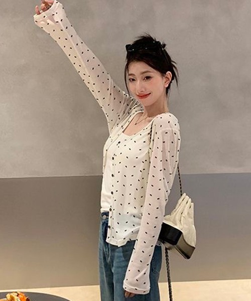 AsheKsha(アシクシャ)の「総柄リボンプリント薄手ニットカーディガン(カーディガン/ボレロ・レディース・ホワイト・M)」の4枚目の写真
