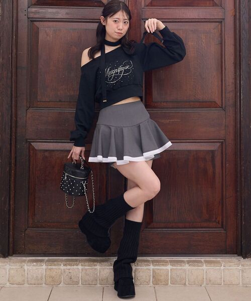 MAJESTIC LEGON(マジェスティックレゴン)の「キラキラロゴオフショルスウェット(スウェット・レディース・オフホワイト/グレー/ブラック・MEDIUM)」の15枚目の写真