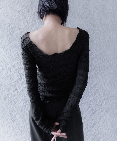 MEMUA(メムア)の「LUUL クリンクル ウェーブ Tシャツ(ブラック)(Tシャツ/カットソー・レディース・アイボリー/ブラック/グレー・FREE)」の4枚目の写真