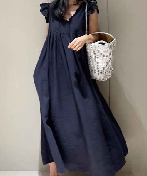FLINEA（フリネア）の「Vネックフリル前後リバーシブルノースリーブワンピース（ワンピース・レディース・ネイビー/ベージュ・FREE）」の13枚目の写真