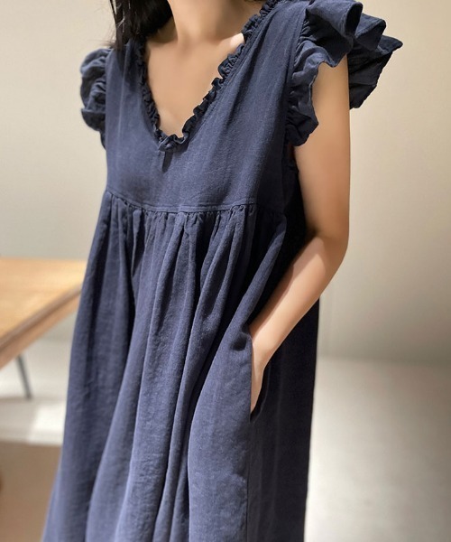 FLINEA（フリネア）の「Vネックフリル前後リバーシブルノースリーブワンピース（ワンピース・レディース・ネイビー/ベージュ・FREE）」の14枚目の写真